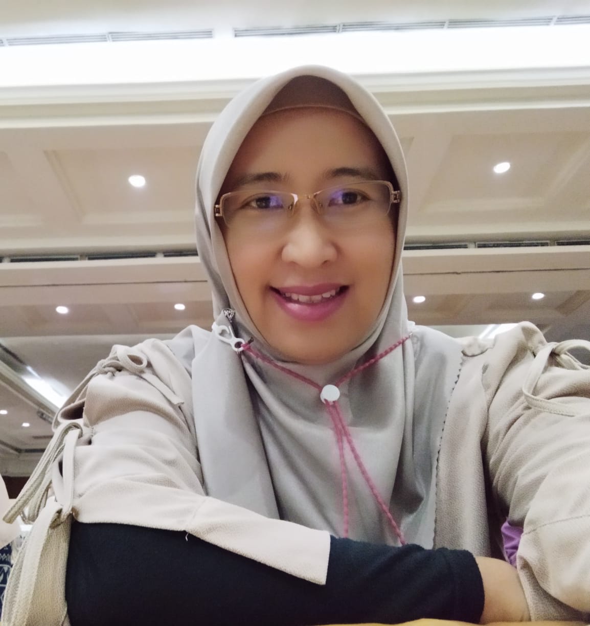 Leny Vitriasari S.Sos., S.Pd., M.Pd